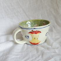 i love apples. mug