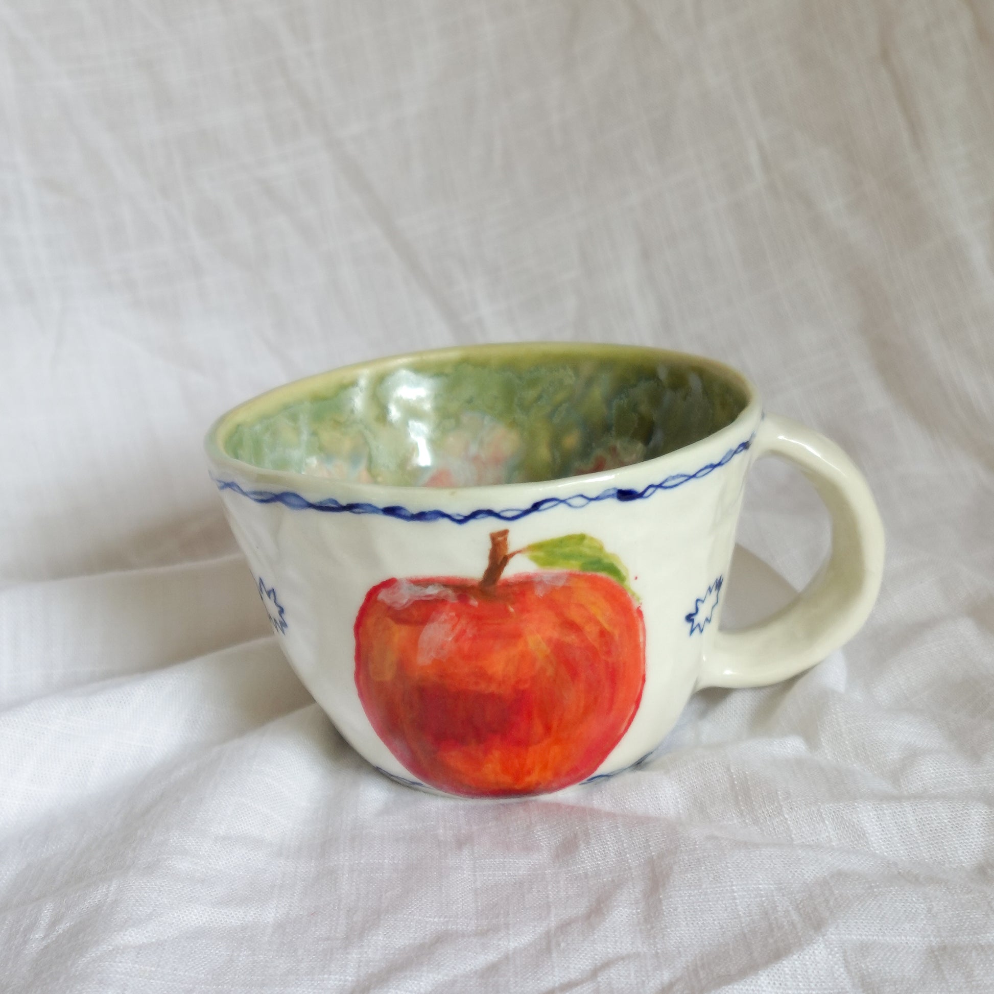 i love apples. mug