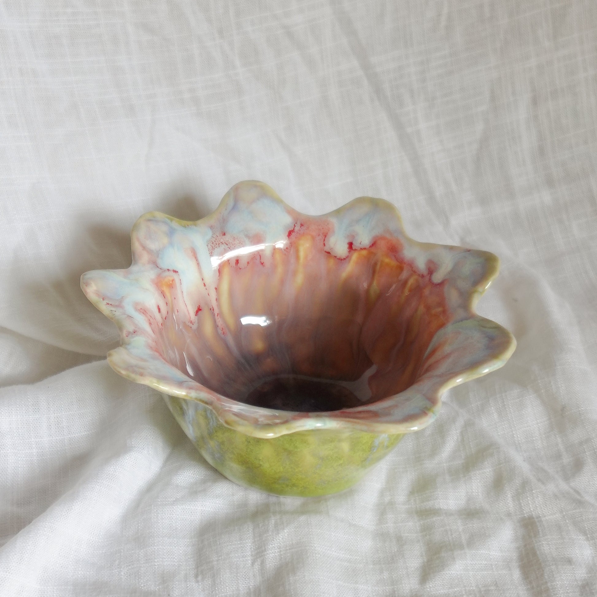 i live in a flower. bowl