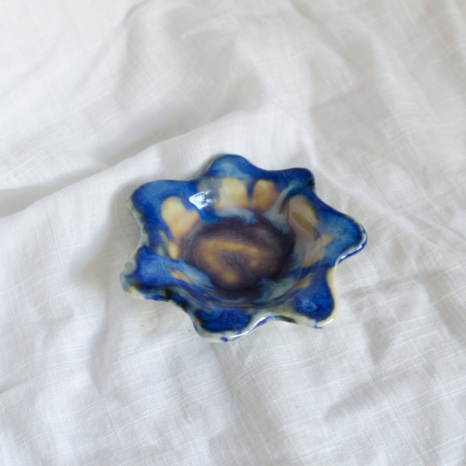 iris. trinket dish