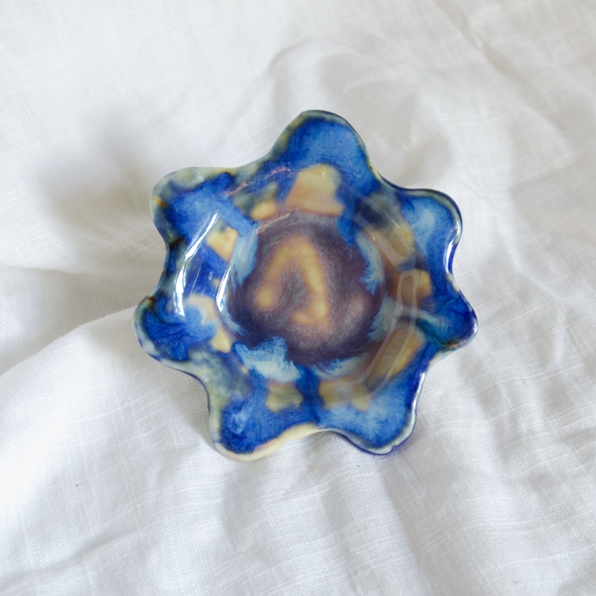 iris. trinket dish